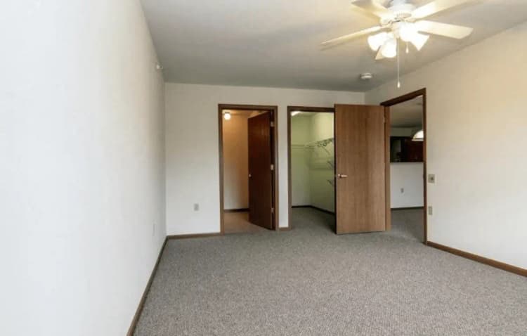 Milwaukee County apartments for rent - image - PrairieHill_SeniorApartments_64.png