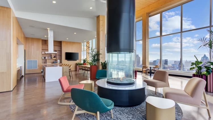 Milwaukee County apartments for rent - image - 25th Floor - Lounge