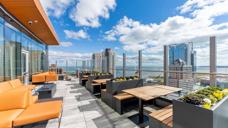 Milwaukee County apartments for rent - image - 25th Floor - Skyline Terrace