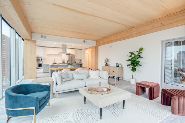 Milwaukee County apartments for rent - image - Spruce 3 BD / 2 BA - Living Room