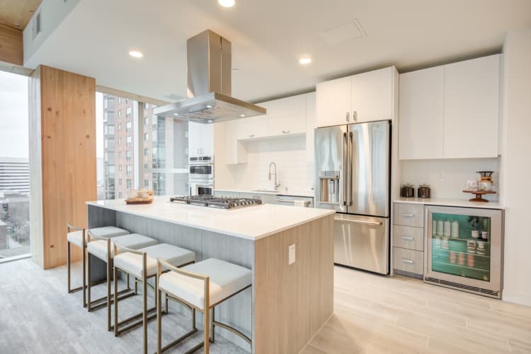 Milwaukee County apartments for rent - image - Spruce - 3 BD / 2 BA - Kitchen