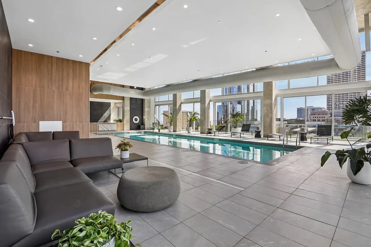 Milwaukee County apartments for rent - image - 7th Floor - Pool & Lounge
