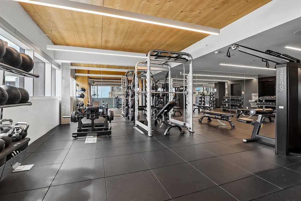 Milwaukee County apartments for rent - image - 7th Floor - Fitness Center