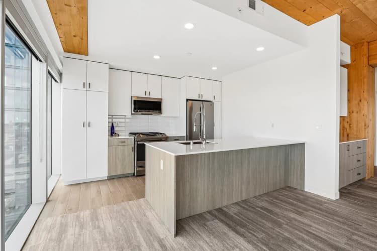 Milwaukee County apartments for rent - image - Willow - 3 BD / 2BA - Kitchen