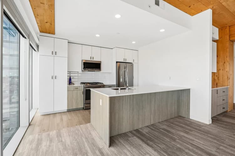 Milwaukee County apartments for rent - image - Willow - 3 BD / 2BA - Kitchen