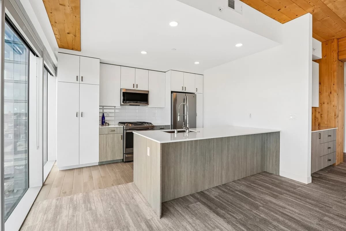 Milwaukee County apartments for rent - image - Willow - 3 BD / 2BA - Kitchen