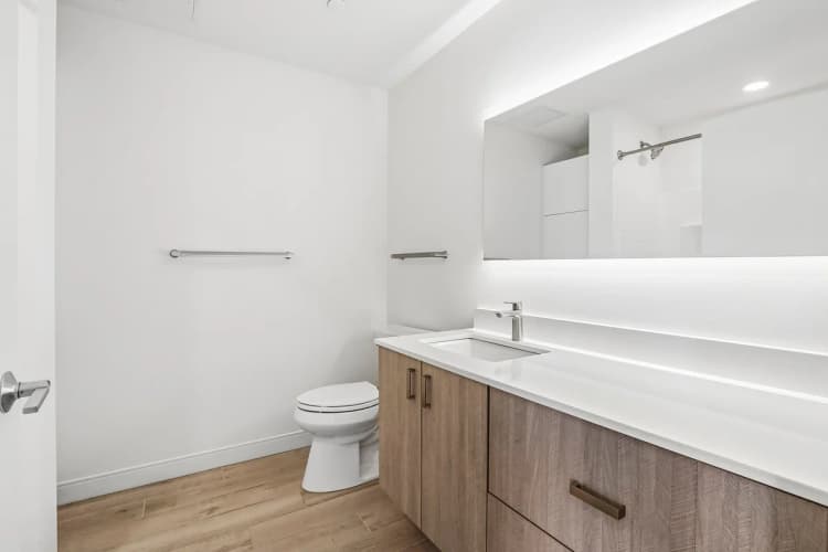 Milwaukee County apartments for rent - image - Willow - 3 BD / 2 BA - Bathroom