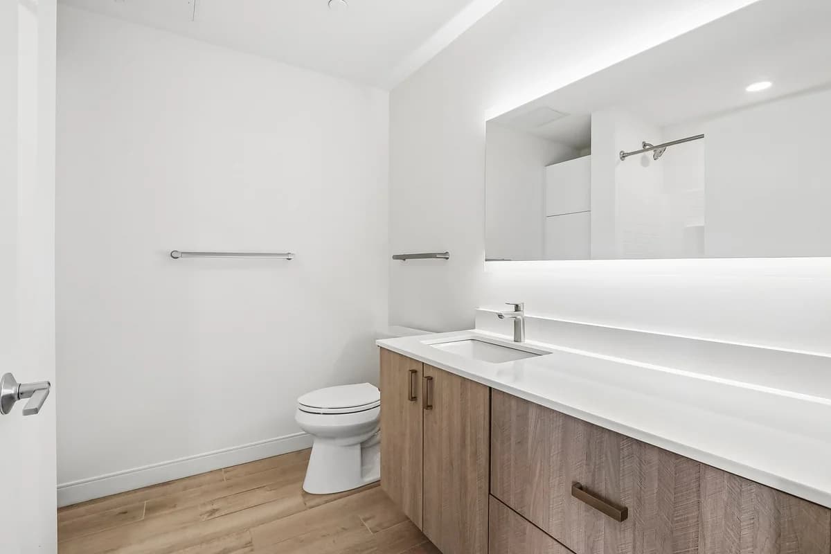 Milwaukee County apartments for rent - image - Willow - 3 BD / 2 BA - Bathroom
