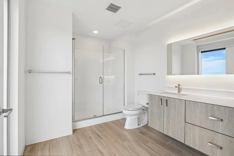 Milwaukee County apartments for rent - image - Willow - 3 BD / 2 BA - Primary En Suite Bath