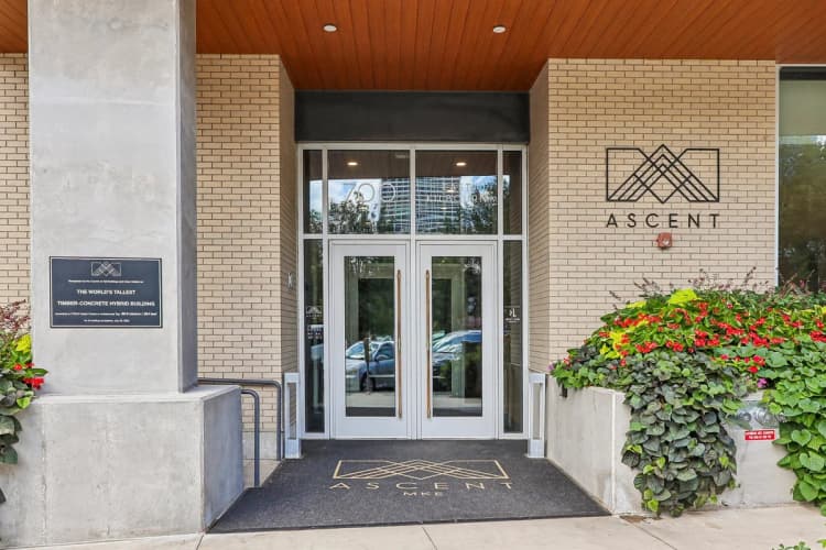 Milwaukee County apartments for rent - image - Building Exterior - Entrance