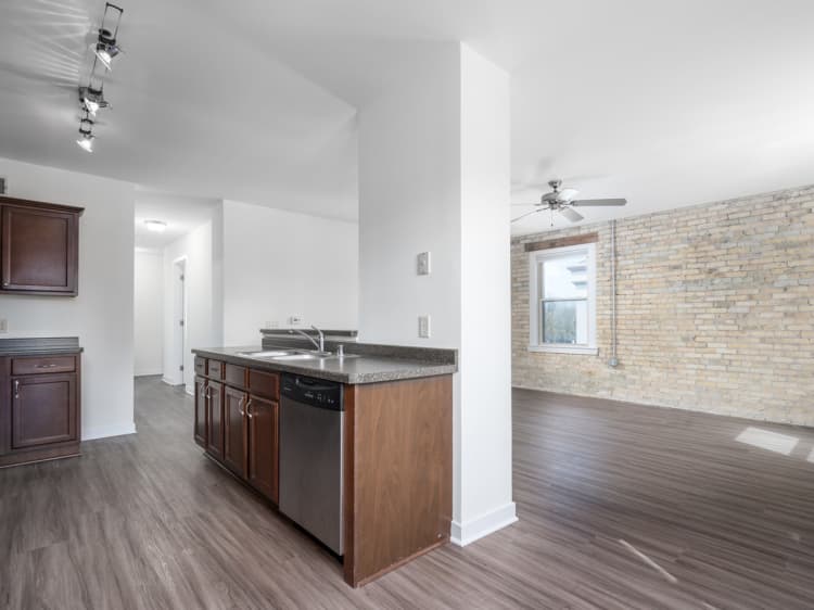 Milwaukee County apartments for rent - image - 2 Bed + Den / 1 Bath - 1,500 SF - Kitchen & Living