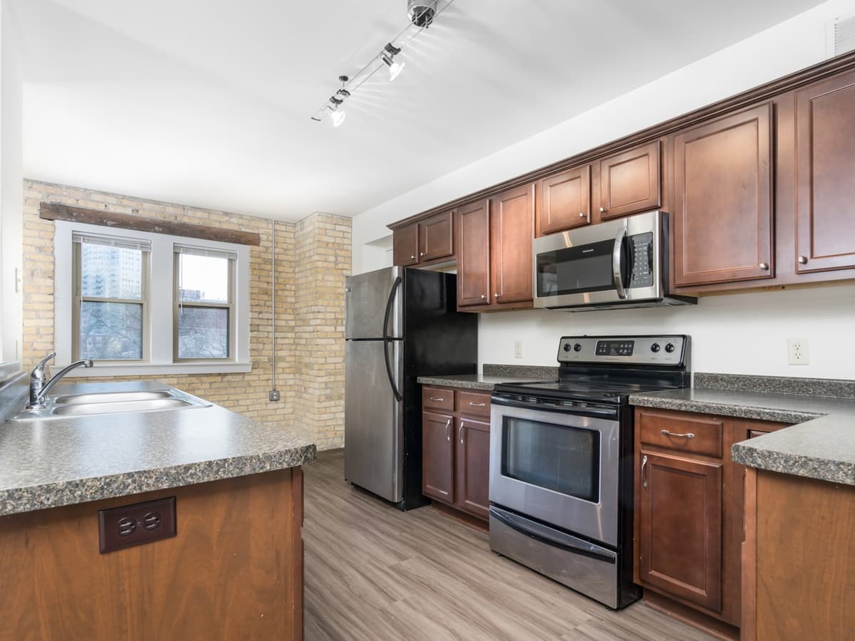 Milwaukee County apartments for rent - Property image - Albion - 3