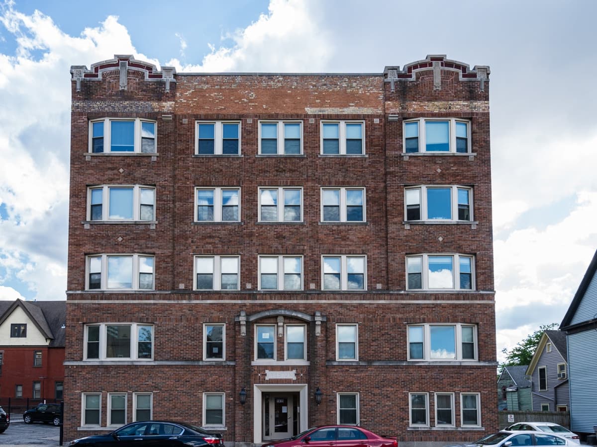 Milwaukee County apartments for rent - image - Albion Exterior
