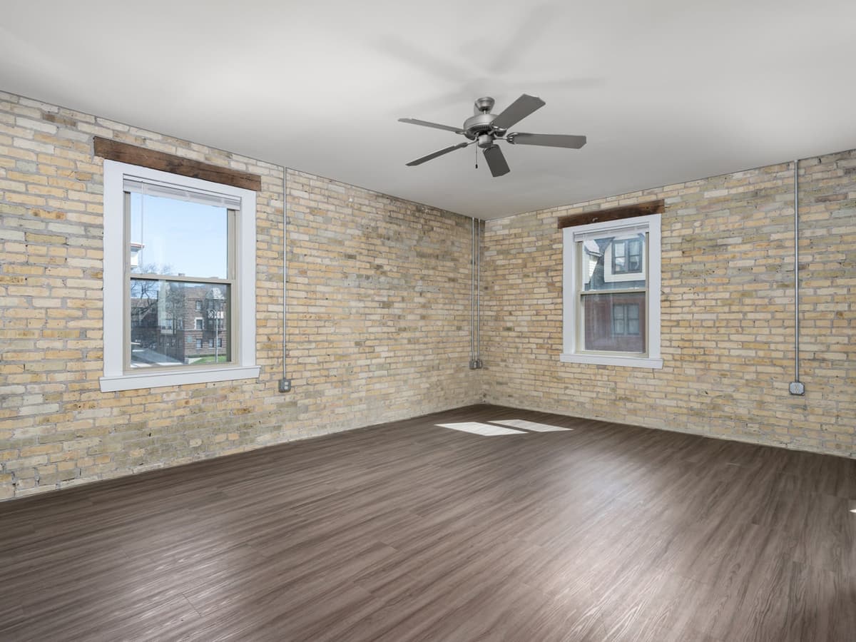 Milwaukee County apartments for rent - Property image - Albion - 3