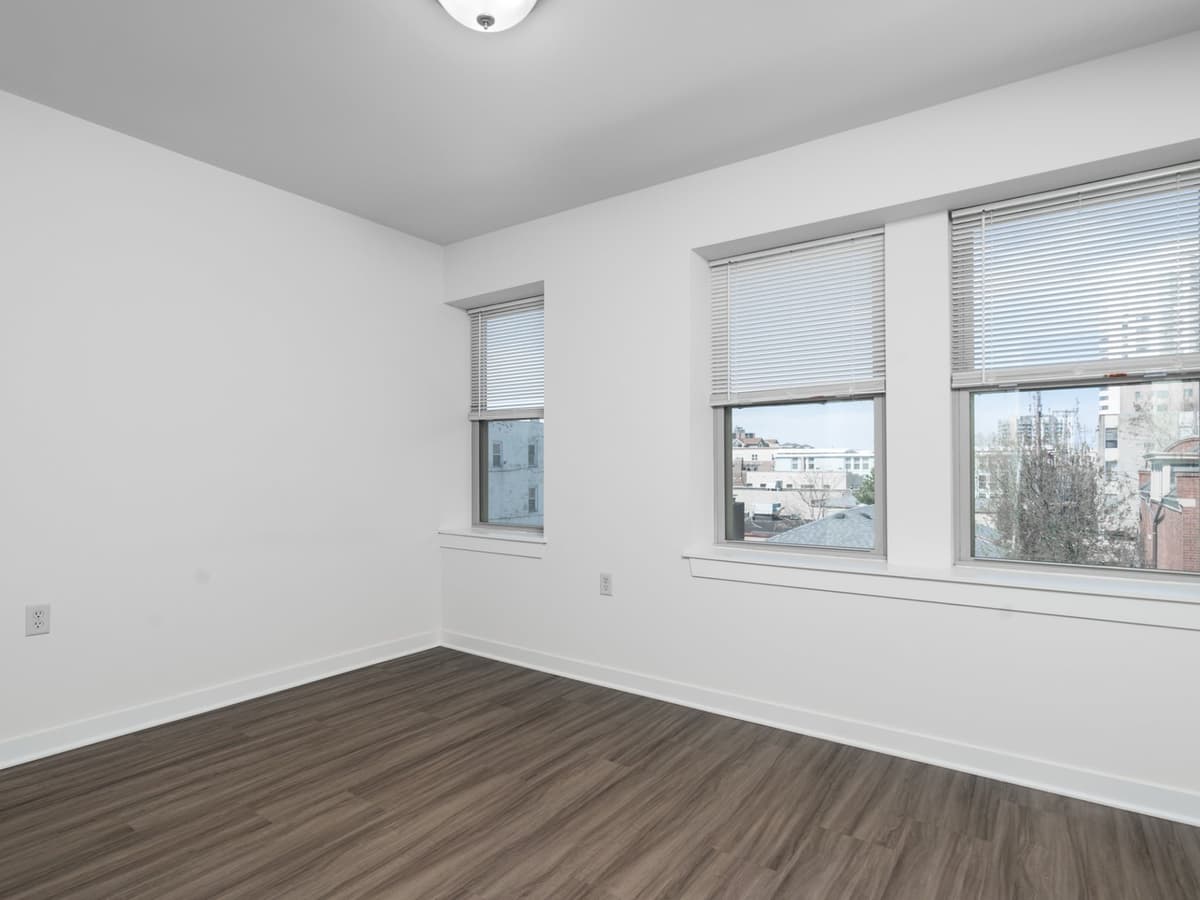 Milwaukee County apartments for rent - image - 2 Bed + Den / 1 Bath - 1,500 SF - Bedroom