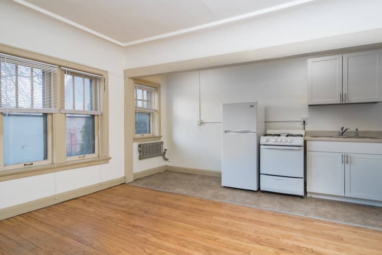 Milwaukee County apartments for rent - image - Classic Studio Living & Kitchen