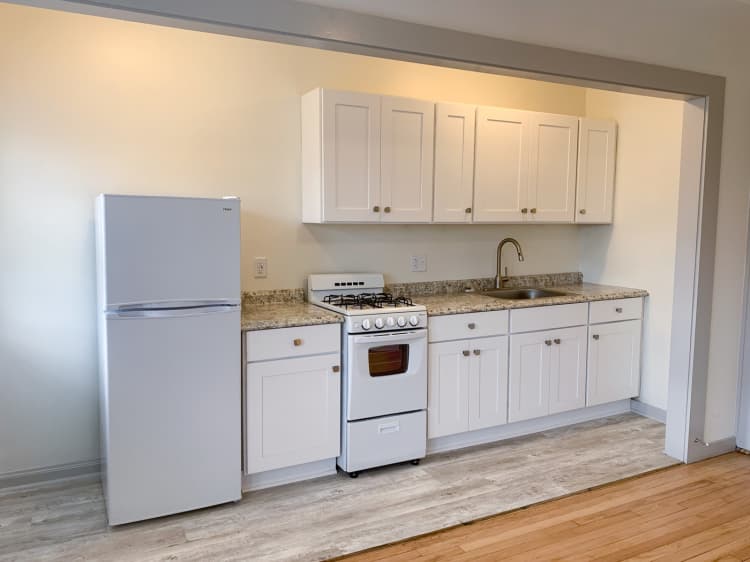 Milwaukee County apartments for rent - image - Renovated Studio Kitchen