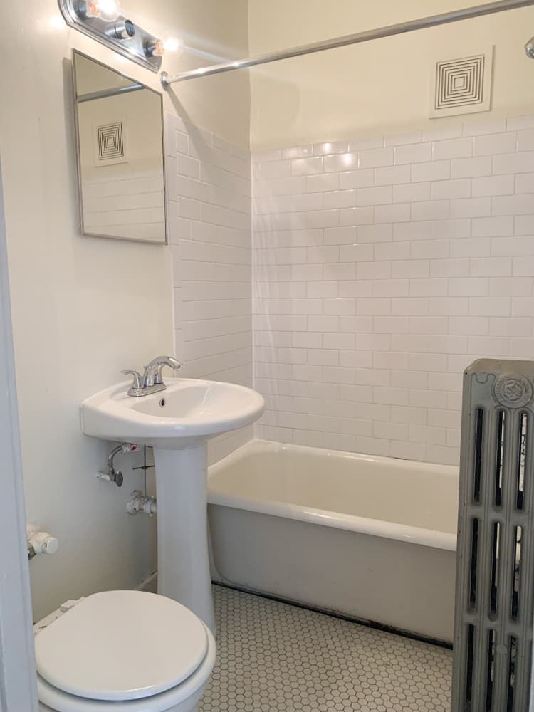 Milwaukee County apartments for rent - image - Renovated Studio Bathroom