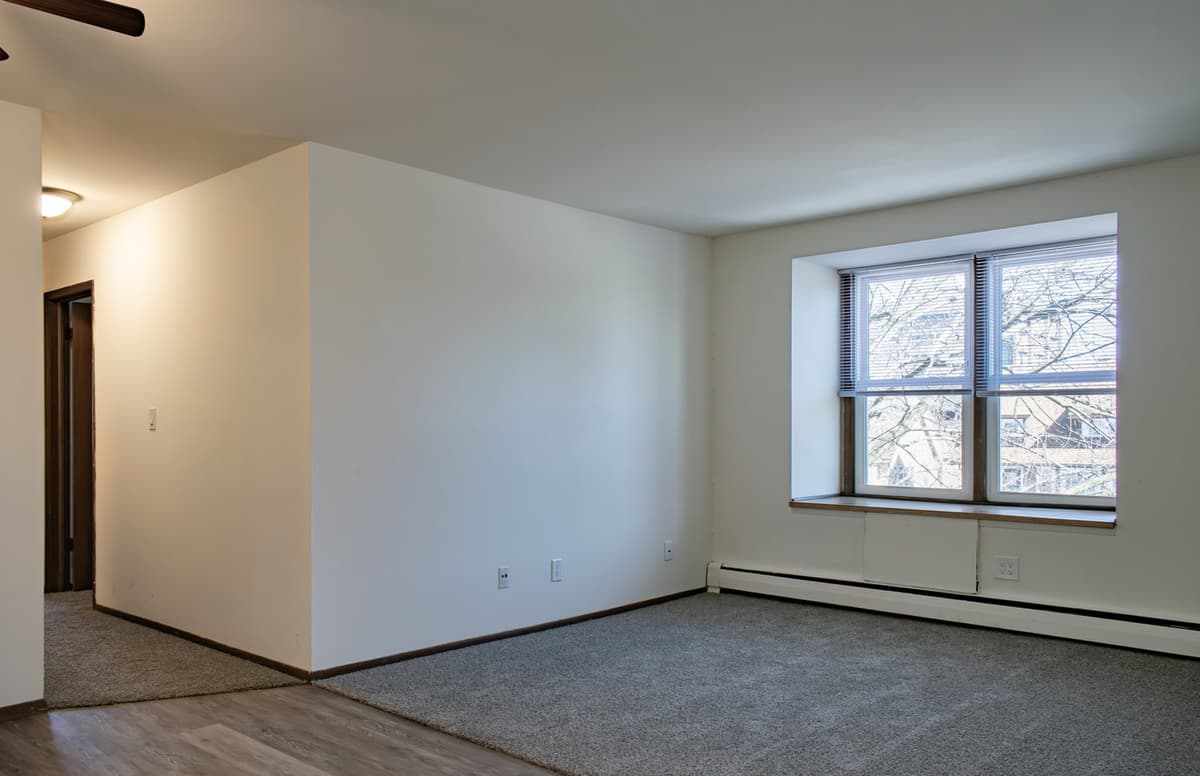 Milwaukee County apartments for rent - image - 2 Bed / 1 Bath - 1,000 SF - Living Space