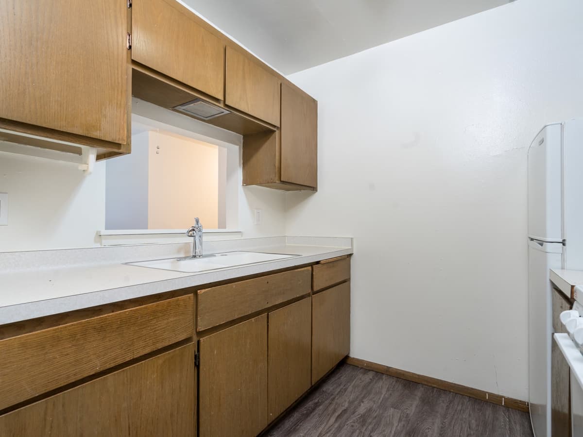 Milwaukee County apartments for rent - image - 2 Bed / 1 Bath - Kitchen