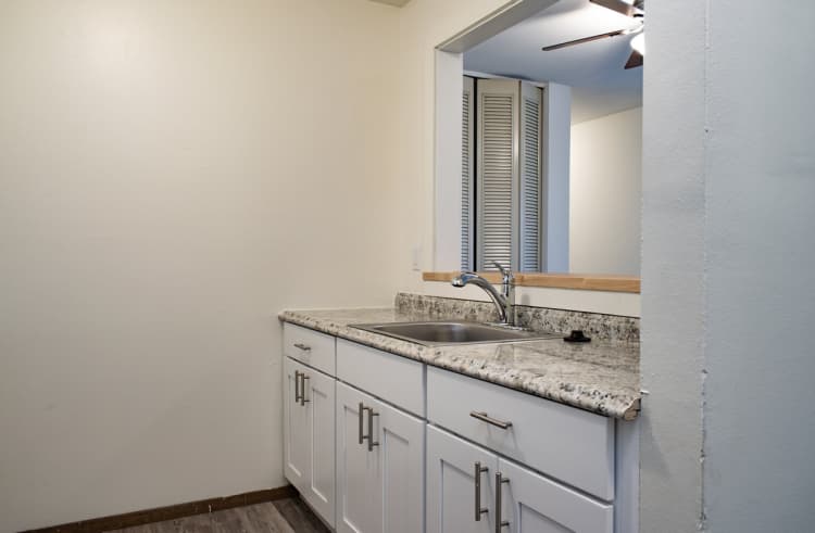 Milwaukee County apartments for rent - image - 2 Bed / 1 Bath - 1,000 SF - Kitchen