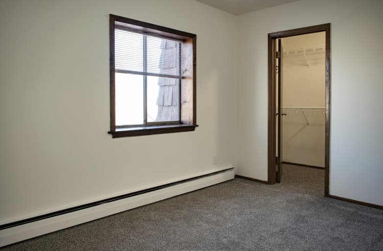 Milwaukee County apartments for rent - image - 2 Bed / 1 Bath - 1,000 SF - Bedroom