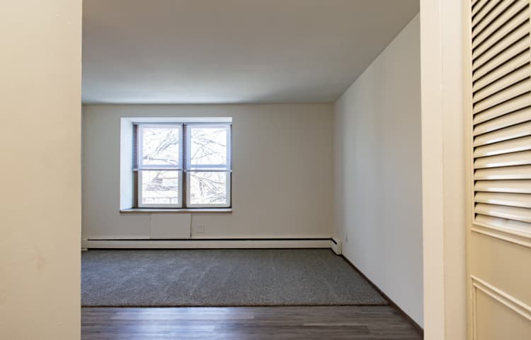 Milwaukee County apartments for rent - image - 2 Bed / 1 Bath - 1,000 SF - Entrance