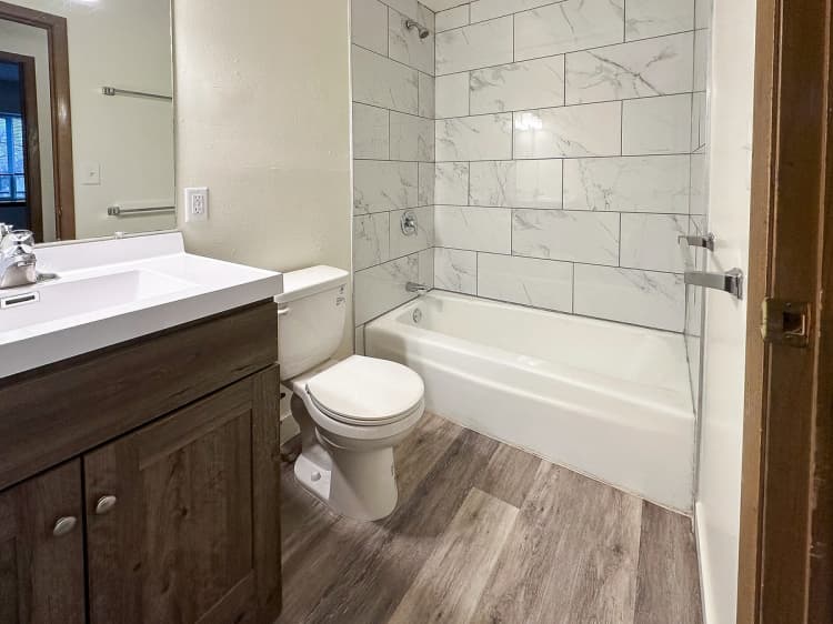 Milwaukee County apartments for rent - image - 2 Bed / 1 Bath - 1,000 SF - Remodeled Bathroom