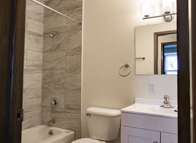 Milwaukee County apartments for rent - image - Bathroom