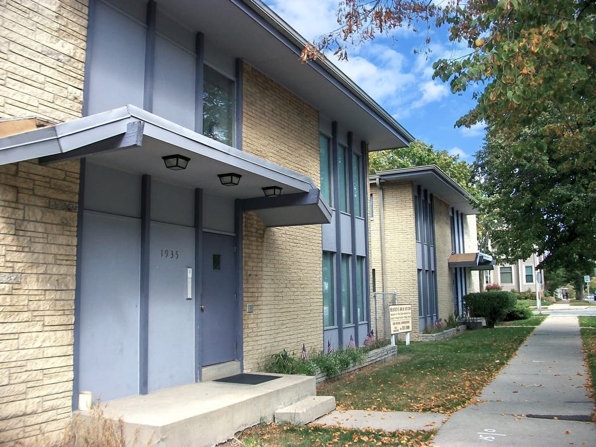 Milwaukee County apartments for rent - image - Building Exterior
