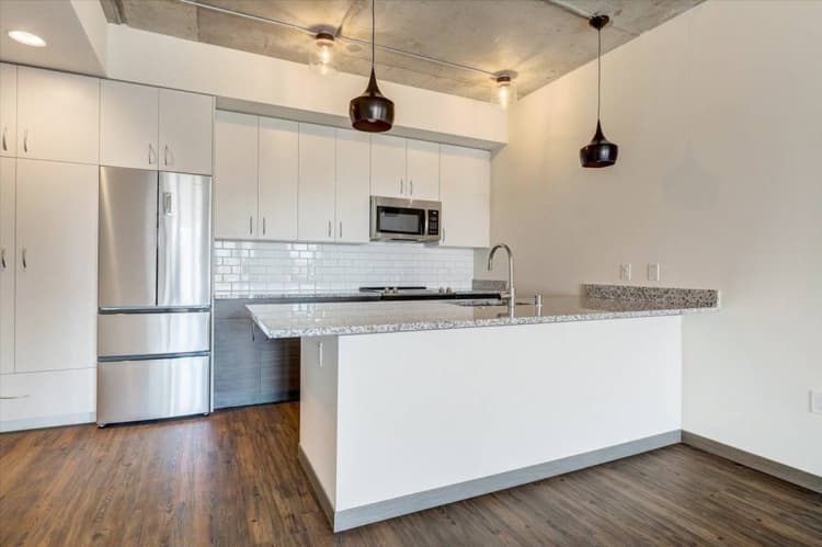 Milwaukee County apartments for rent - image - 3 Bed / 2 Bath - Kitchen