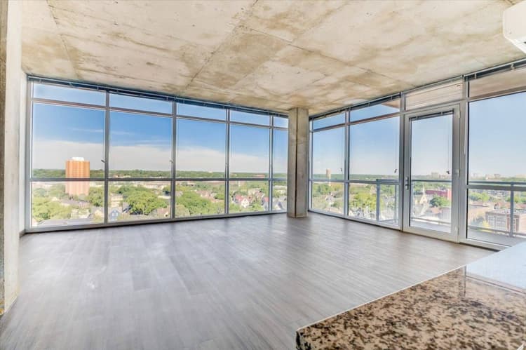 Milwaukee County apartments for rent - image - 2 Bed / 2 Bath - Living Room