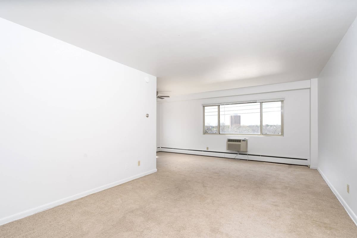 Milwaukee County apartments for rent - image - Classic Living Area