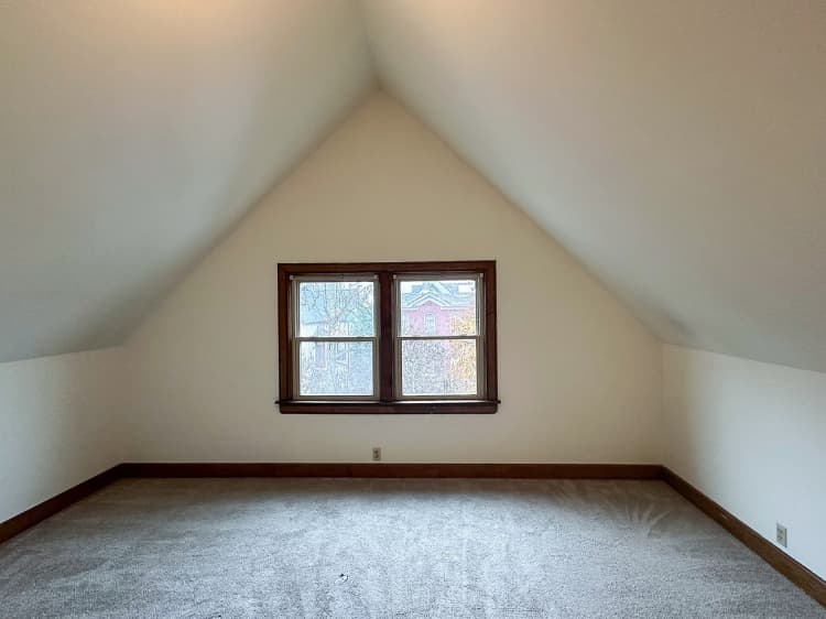 Milwaukee County apartments for rent - image - 3 Bed / 1 Bath - 1,500 SF - Bedroom