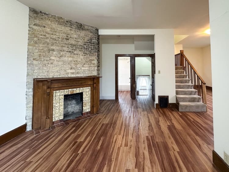 Milwaukee County apartments for rent - image - 3 Bed / 1 Bath - 1,500 SF - Living Room