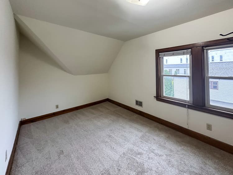 Milwaukee County apartments for rent - image - 3 Bed / 1 Bath - 1,500 SF - Bedroom