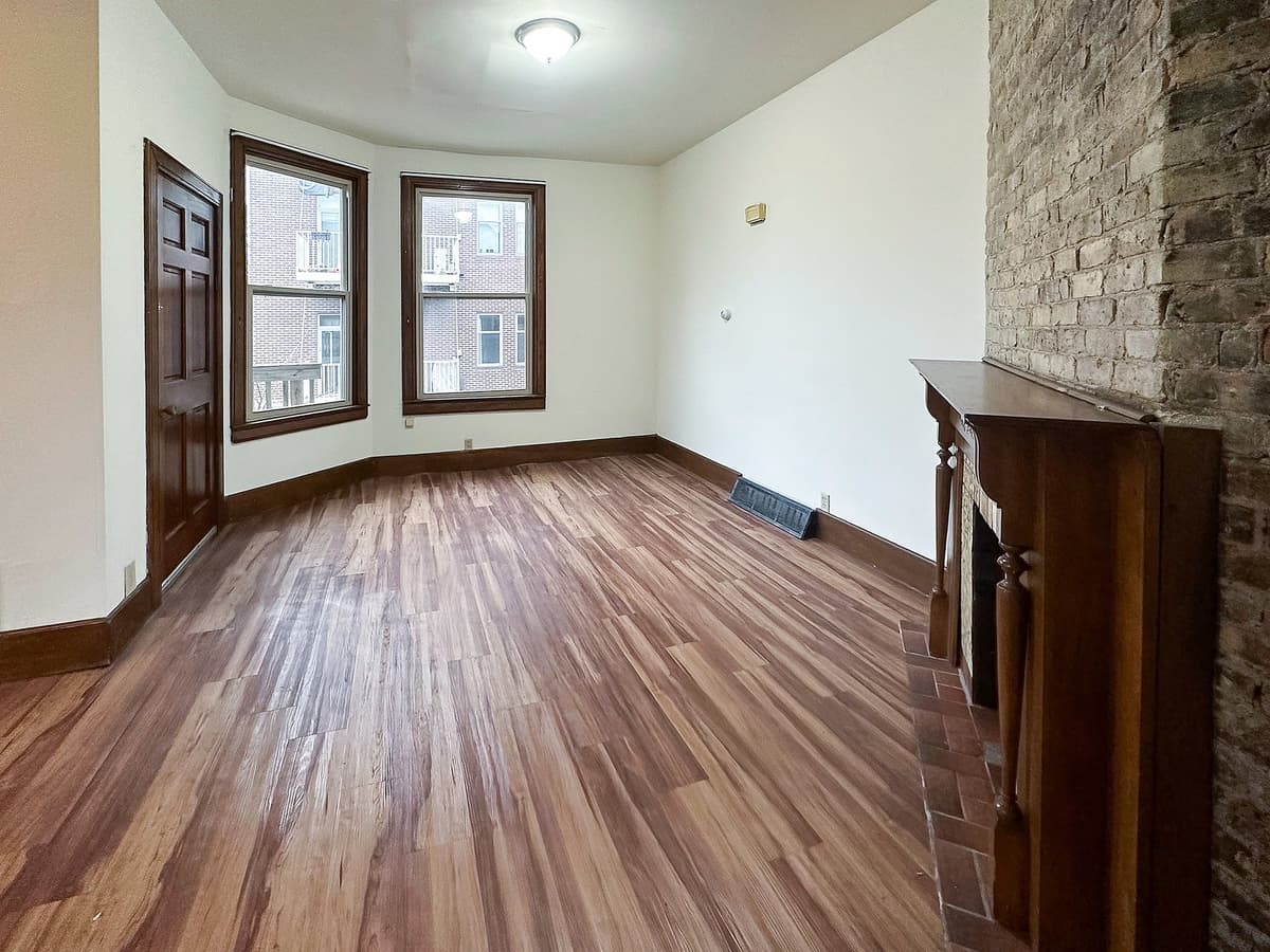 Milwaukee County apartments for rent - image - 3 Bed / 1 Bath - 1,500 SF - Living Room