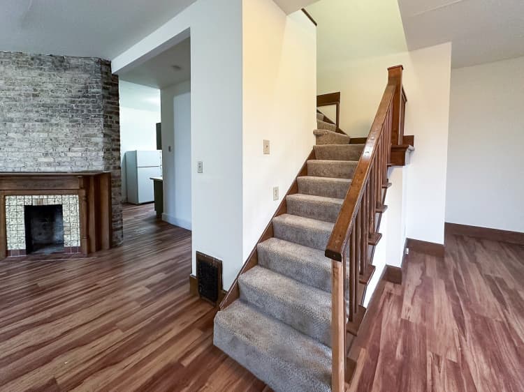 Milwaukee County apartments for rent - image - 3 Bed / 1 Bath - 1,500 SF - Living Room, Kitchen