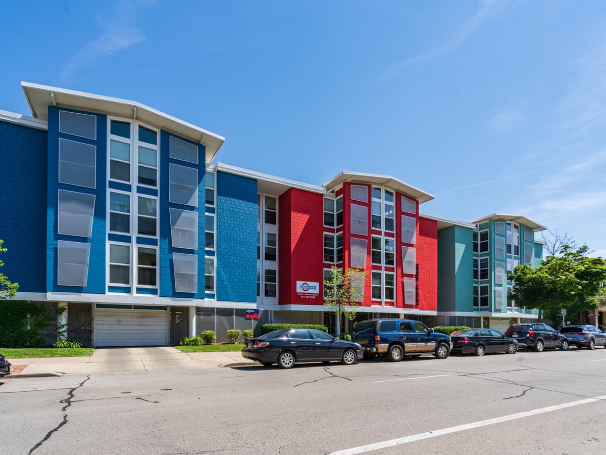 Milwaukee County apartments for rent - Property image - London House - 2