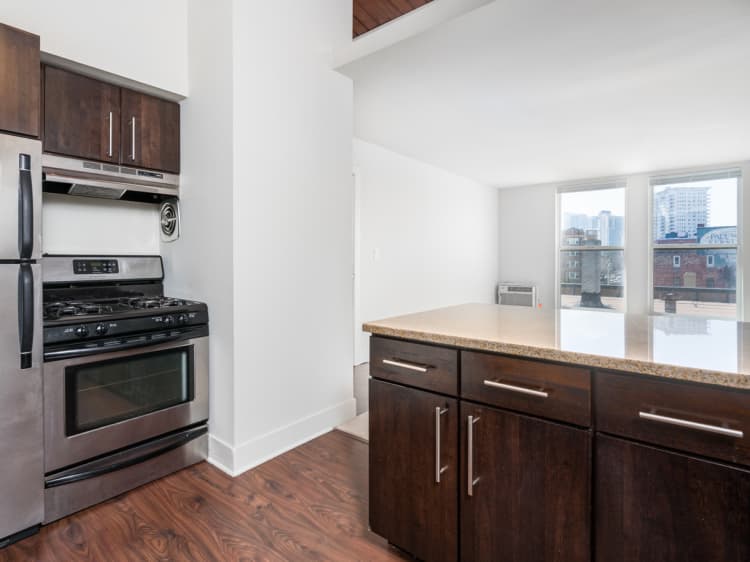 Milwaukee County apartments for rent - image - 2 Bed / 1 Bath - 685 SF - Kitchen