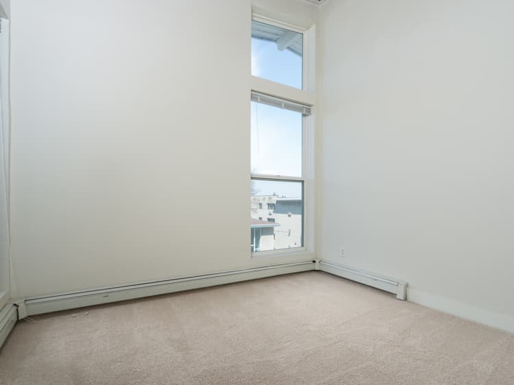 Milwaukee County apartments for rent - image - 2 Bed / 1 Bath - 685 SF - Bedroom