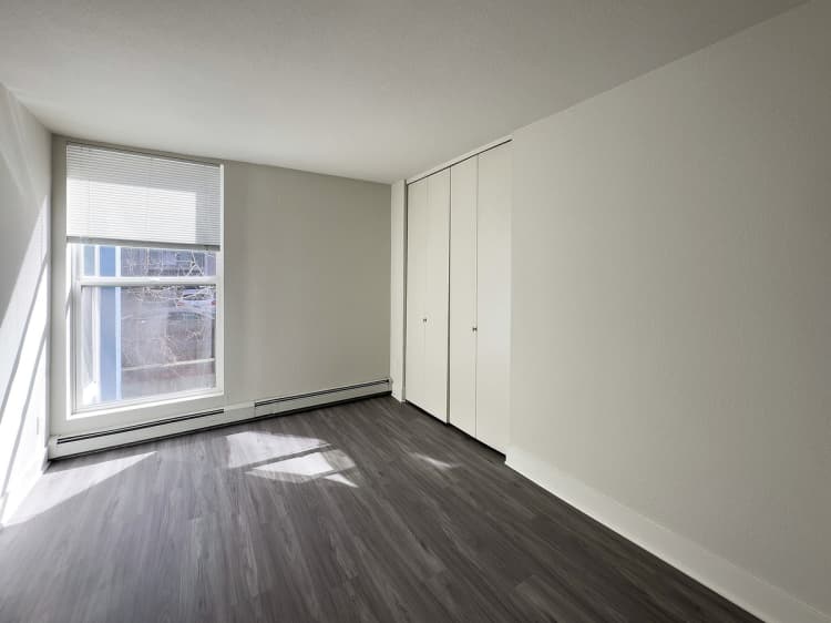 Milwaukee County apartments for rent - image - 1 Bed / 1 Bath - Bedroom