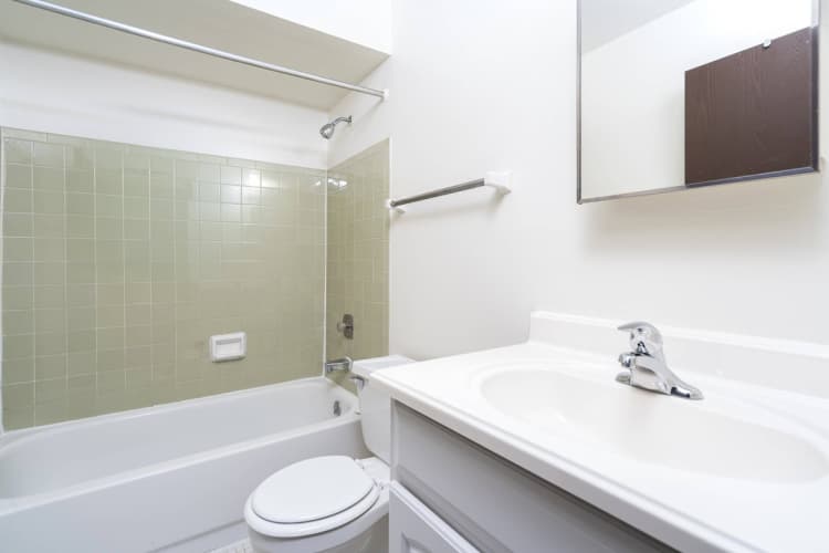 Milwaukee County apartments for rent - image - Classic Studio Bathroom