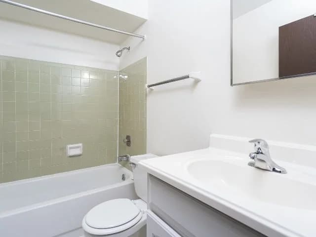 Milwaukee County apartments for rent - image - Mineral Studio Bathroom