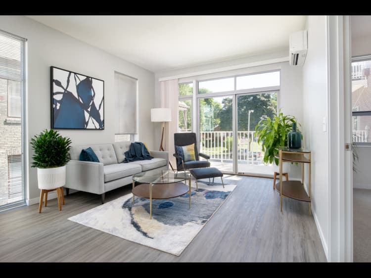 Milwaukee County apartments for rent - image - Vista - 1 Bed / 1 Bath - 708 SF - Living Room