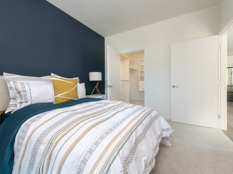 Milwaukee County apartments for rent - image - Vista - 1 Bed / 1 Bath - 708 SF - Bedroom