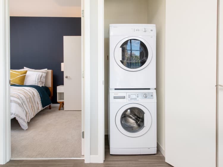 Milwaukee County apartments for rent - image - Vista - 1 Bed / 1 Bath - 708 SF - Laundry