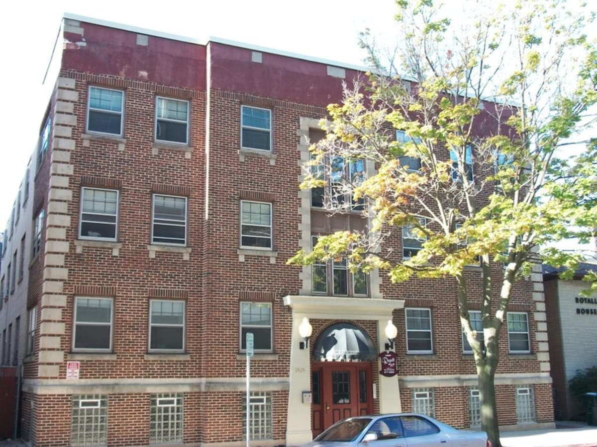 Milwaukee County apartments for rent - Property image - Royall Villas - 1