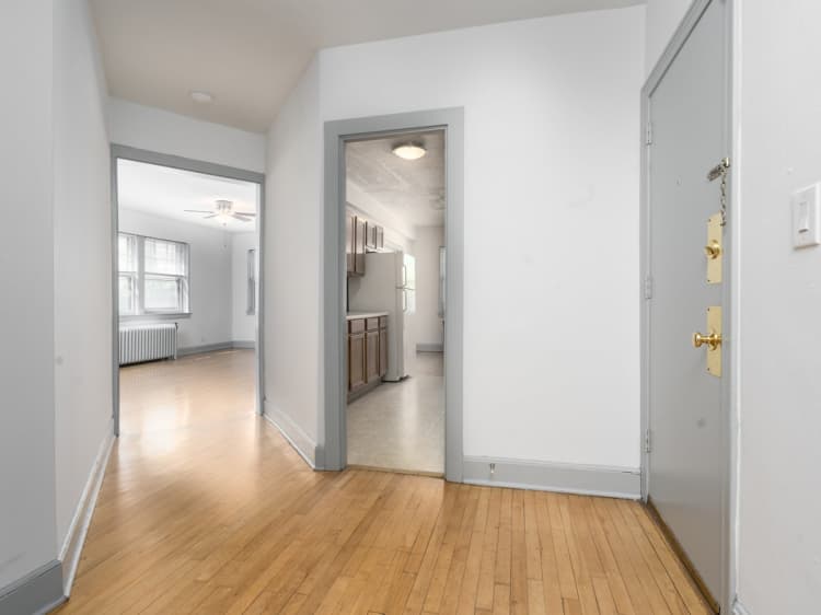 Milwaukee County apartments for rent - image - Foyer