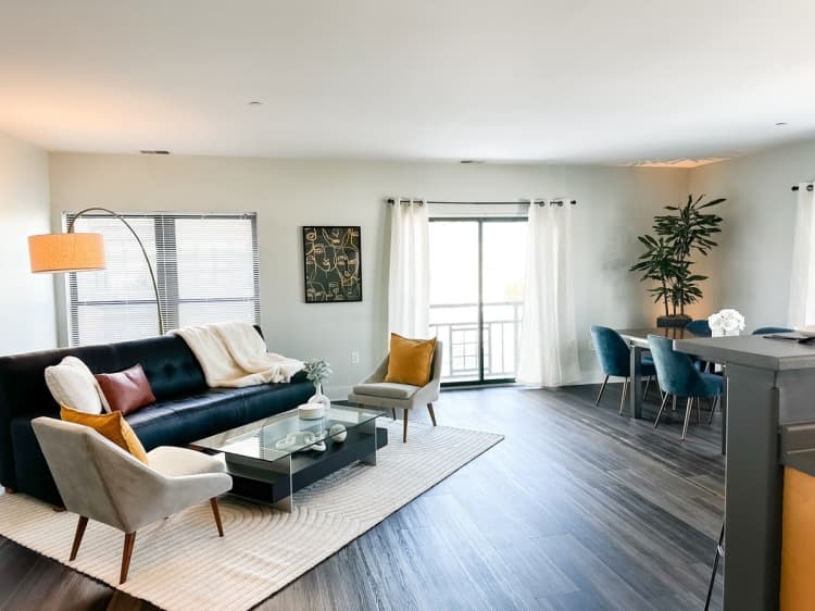 Milwaukee County apartments for rent - image - Living Room